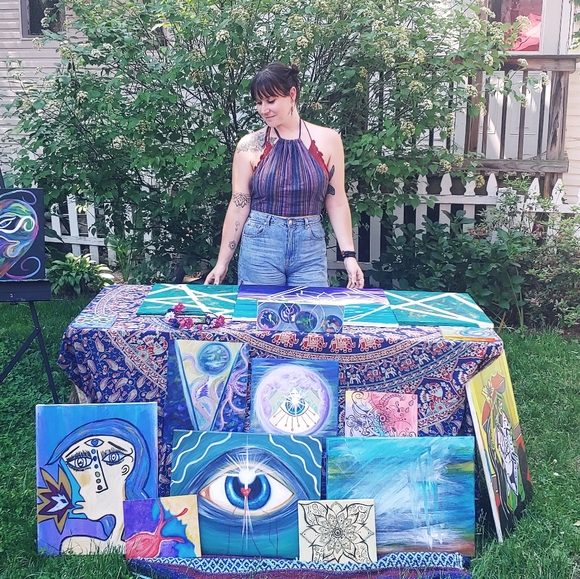 Meet your Posher, Amanda - Picture 2 of 3